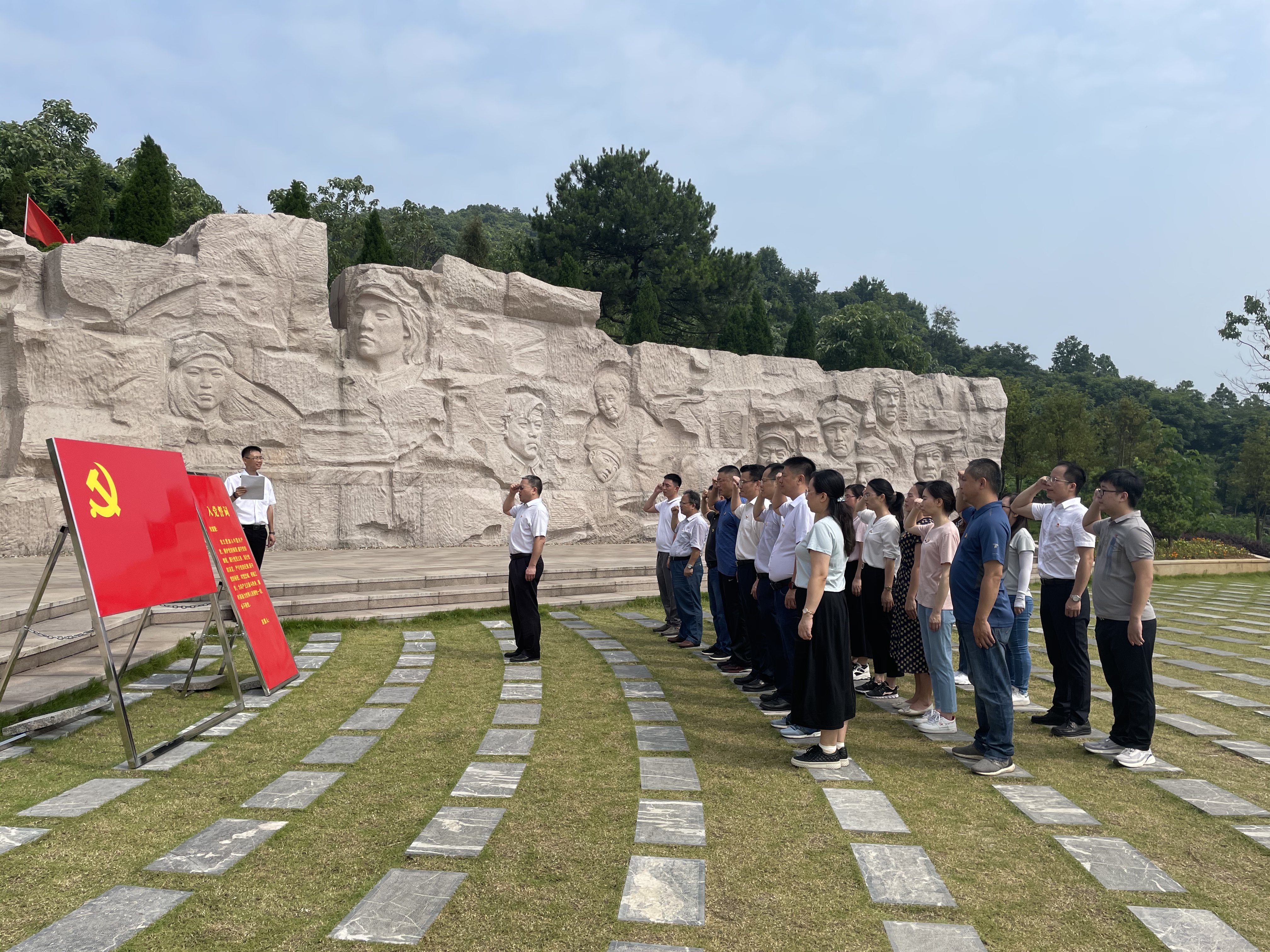 学党史 办实事 增实效自治区药监局多支部联合开展实践教学主题党日活动3.jpg